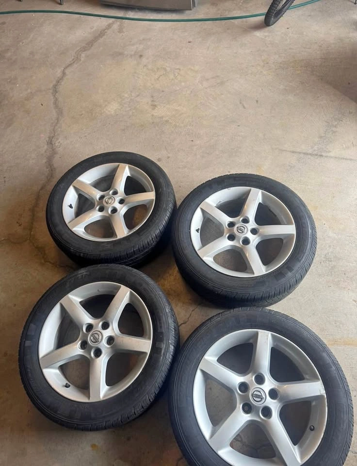 Nissan Sentra/Altima OEM Rims with 215/55R17 Tires