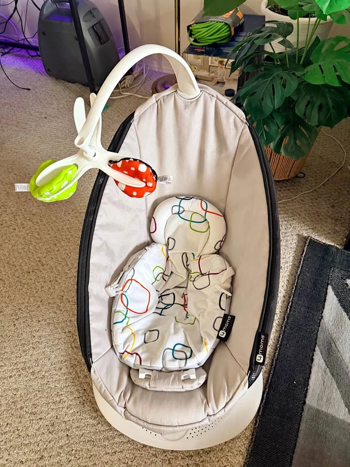 4Moms baby Swing