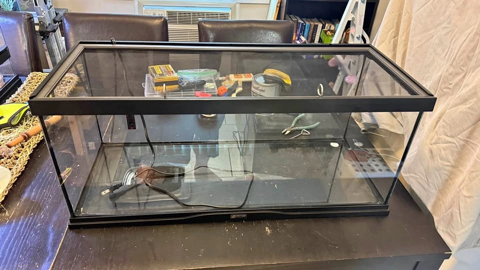 ZooMed 20 gal reptile tank