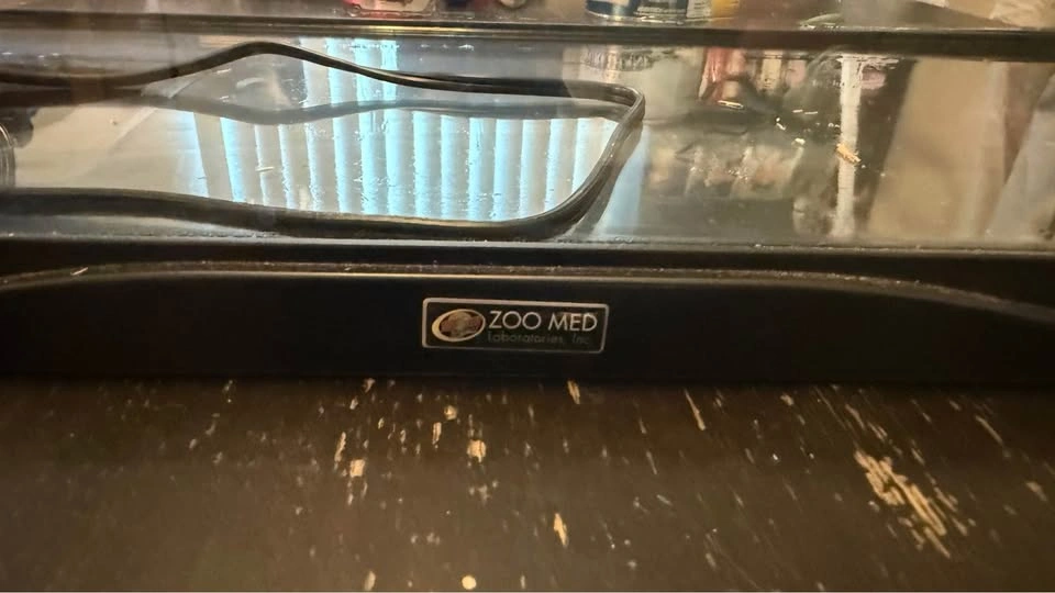 ZooMed 20 gal reptile tank - photo 3