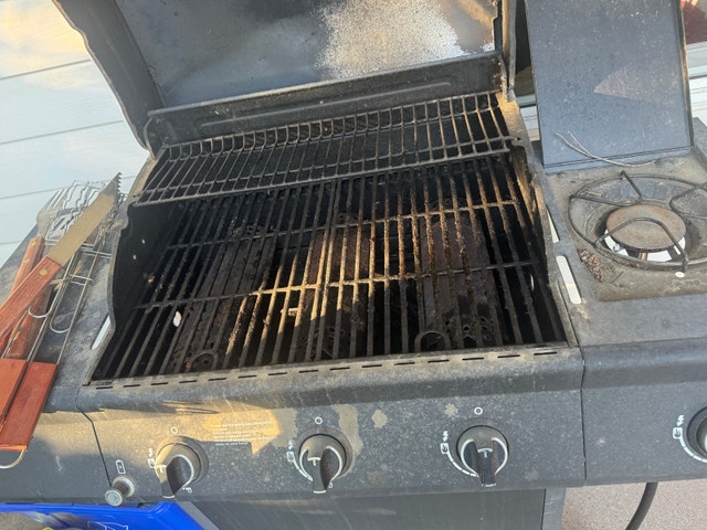 Nexgrill 4-Burner Propane BBQ - photo 2