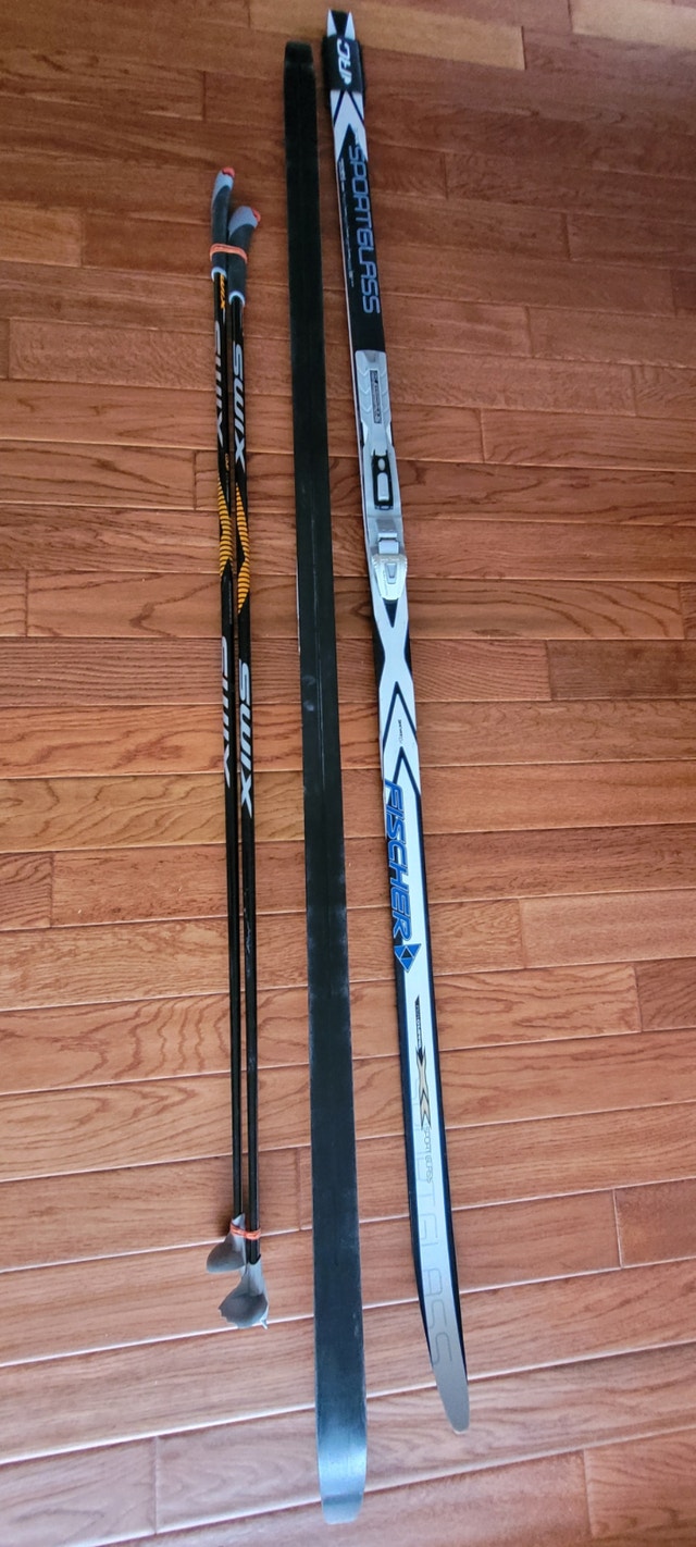 woman's salomon x country ski
