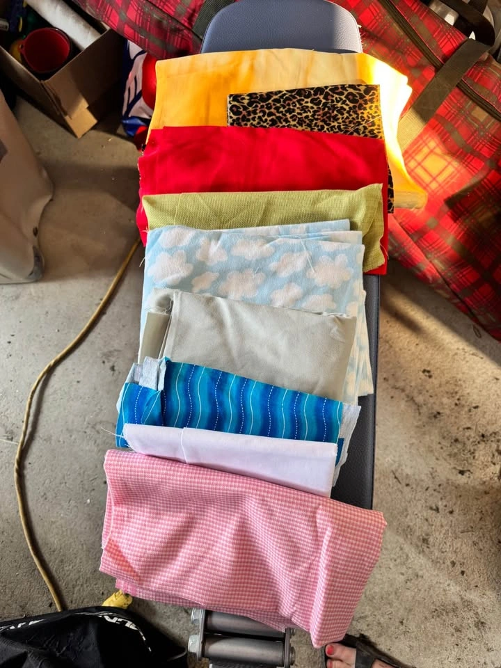Assorted Fabric and Sewing Pattern Lot - photo 4