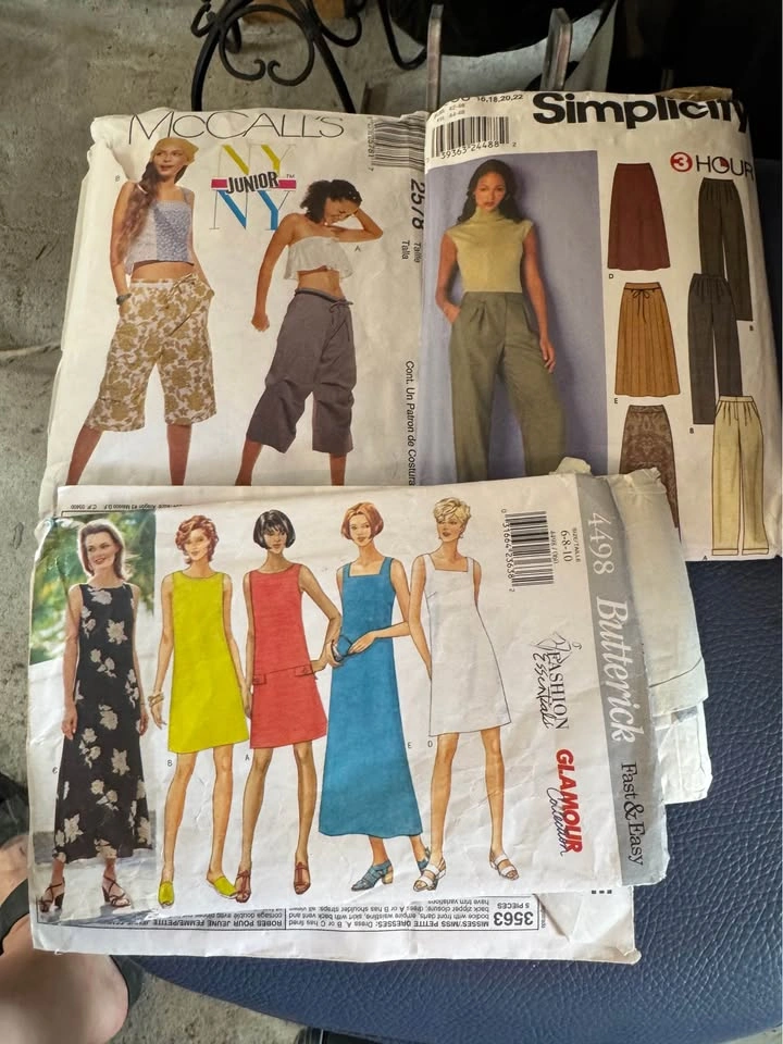 Assorted Fabric and Sewing Pattern Lot - photo 5