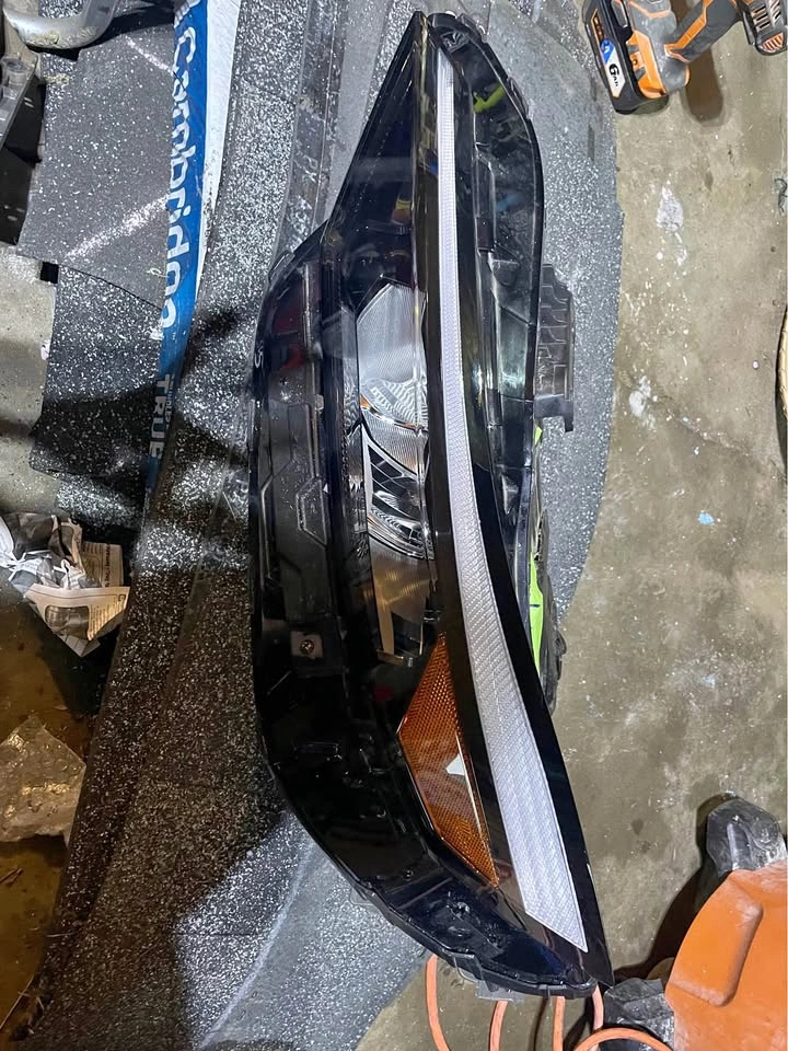 2025 Hyundai Elantra left headlamp