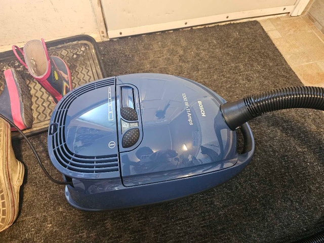 Bosch Ultra Canister Vacuum Cleaner – Made in Germany