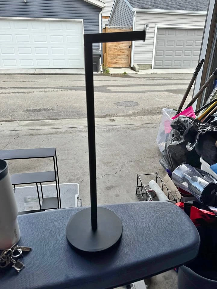 Matte Black Free-Standing Toilet Paper Holder