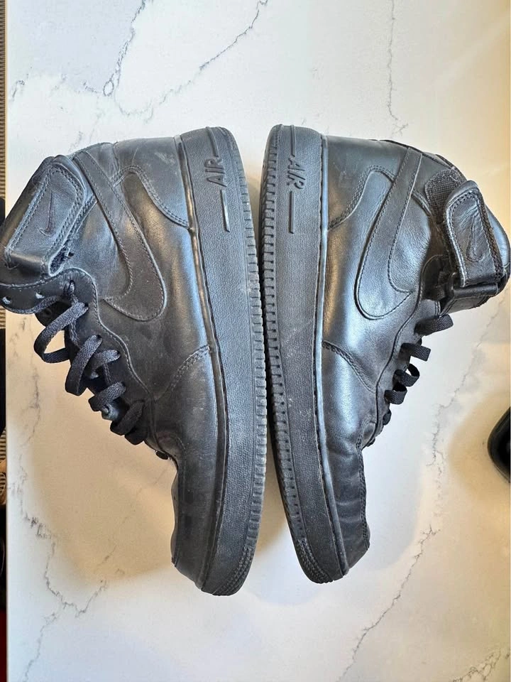 AIR FORCE 1 MIDS size 11