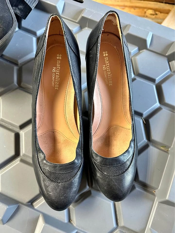 Ladies Naturalizer heels sz 10