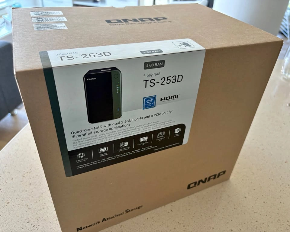 QNAP TS-253D, 8GB, Like new in box