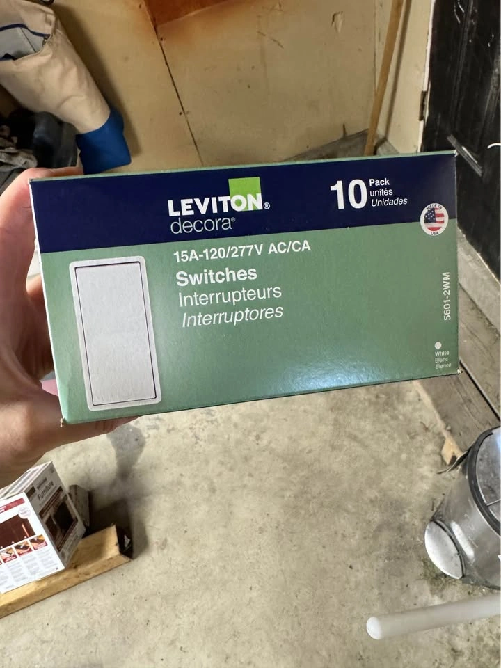 Leviton Decora Single Pole Light Switches QTY 9 - photo 2