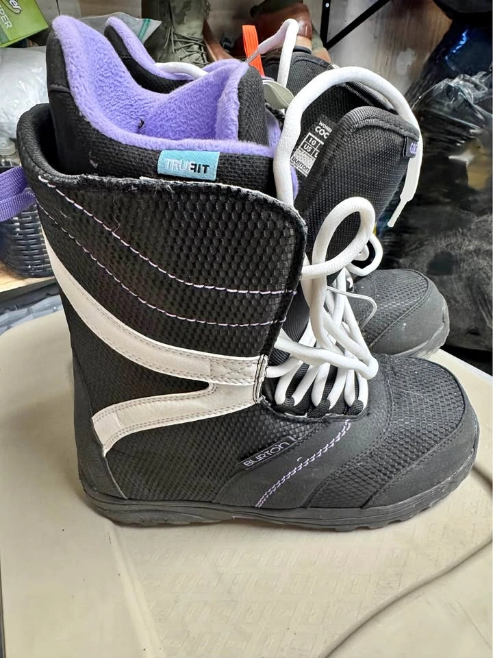 Women’s Burton “COCO” snowboard boots size 10