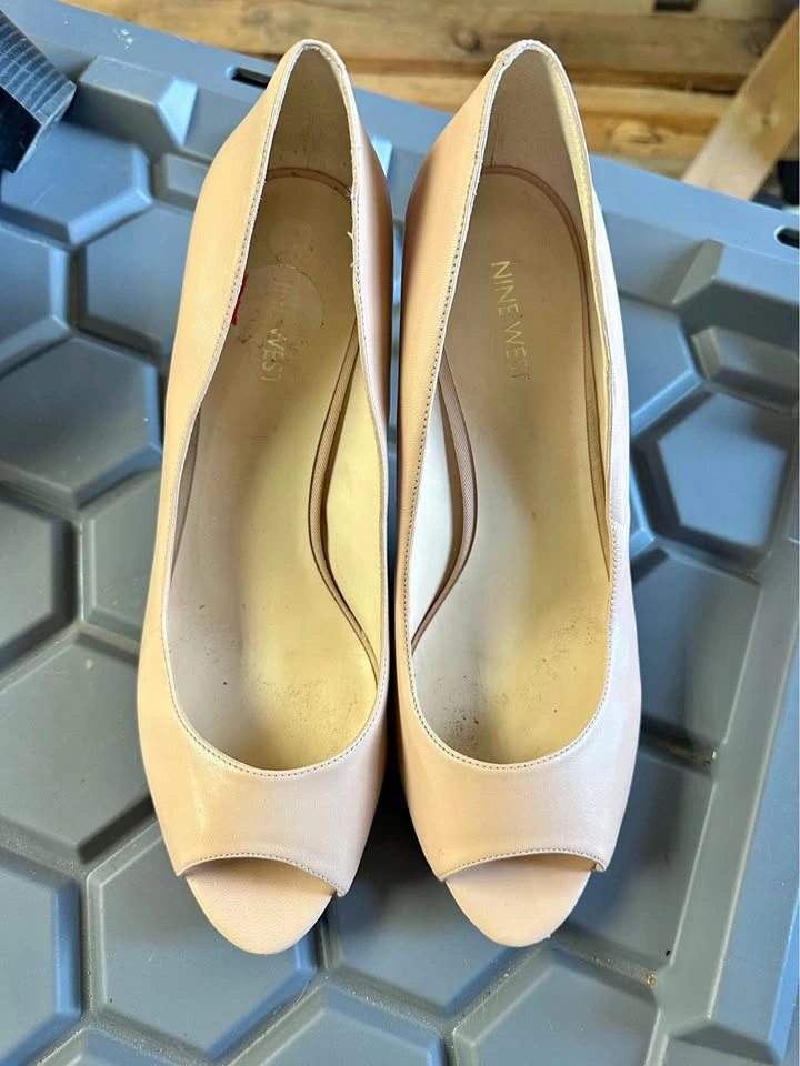 Nine West Peep toe heel size 10
