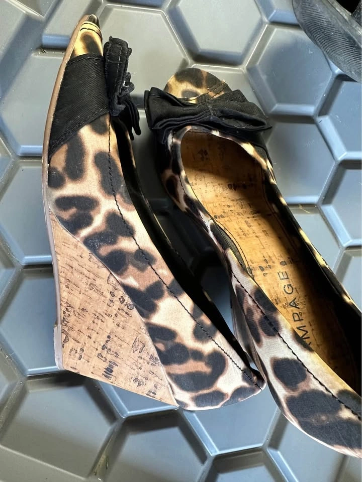 Women’s peep toe wedges - photo 2