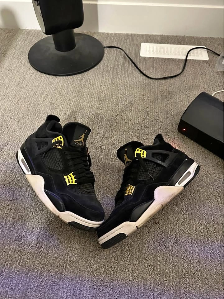 Air Jordan 4 Royalty