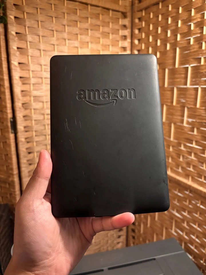 Kindle Paperwhite 7th Gen - Good Condition - photo 2