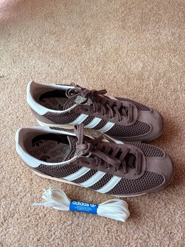 Adidas shoes size US9.5 (fits US10 perfectly) - photo 5