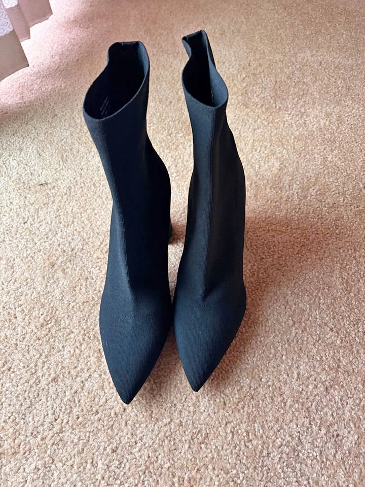 Black ankle boots - pointed tip, block heels