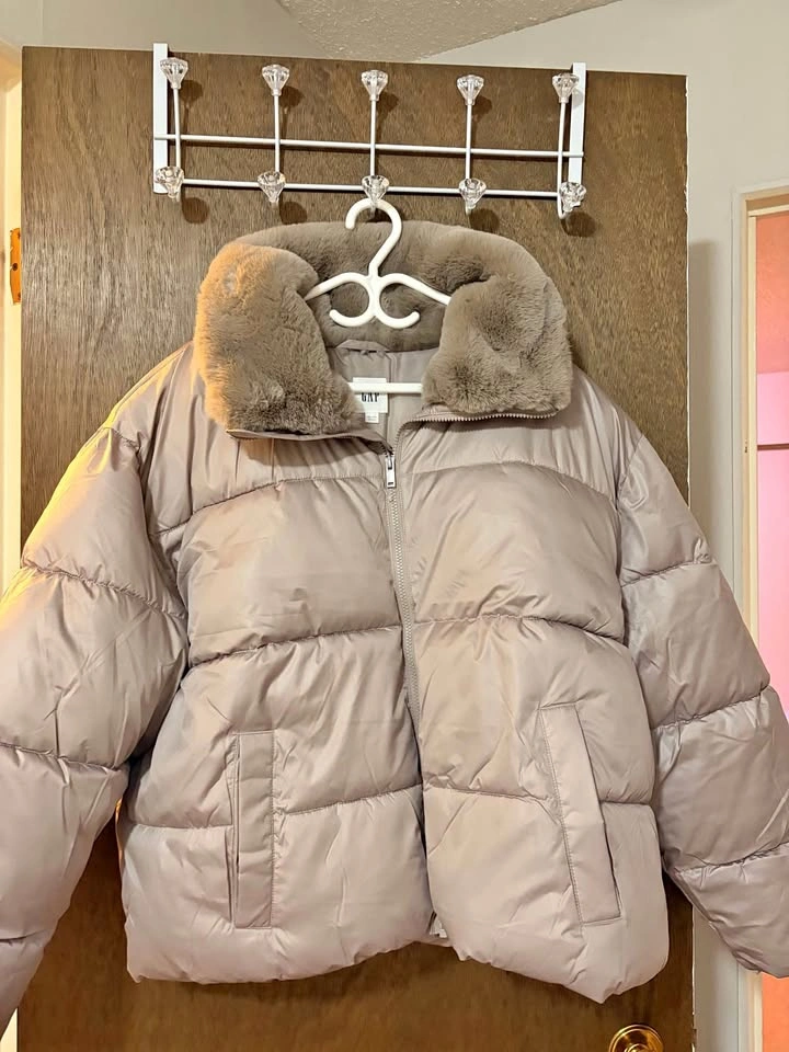 GAP relaxed puffer jacket - NEW - price is negotiable
