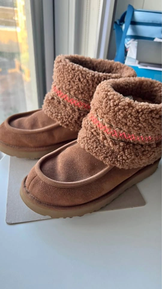 UGG MINI BRAID HARDWOOD BOOTS