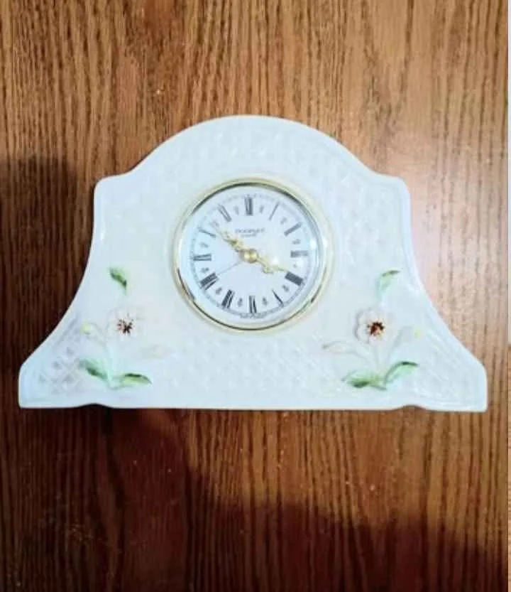 Vtg.German Hand Painted Dongal Ireland Parian China Clock image indicator(2)
