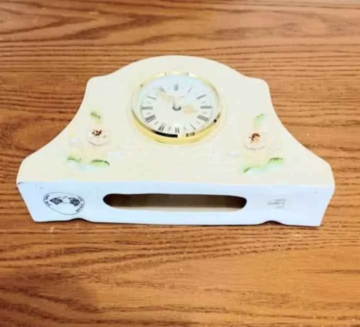 Vtg.German Hand Painted Dongal Ireland Parian China Clock image indicator(3)