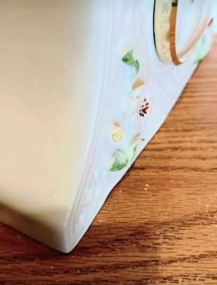 Vtg.German Hand Painted Dongal Ireland Parian China Clock image indicator(5)