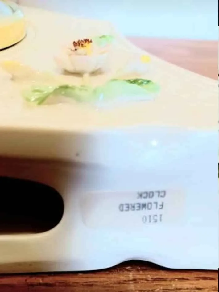 Vtg.German Hand Painted Dongal Ireland Parian China Clock image indicator(8)