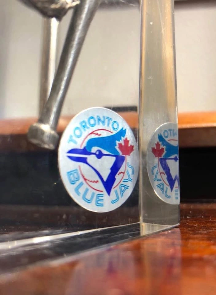 Toronto Blue Jays Plexiglass Baseball Glove & Bat Paperweight - photo 4