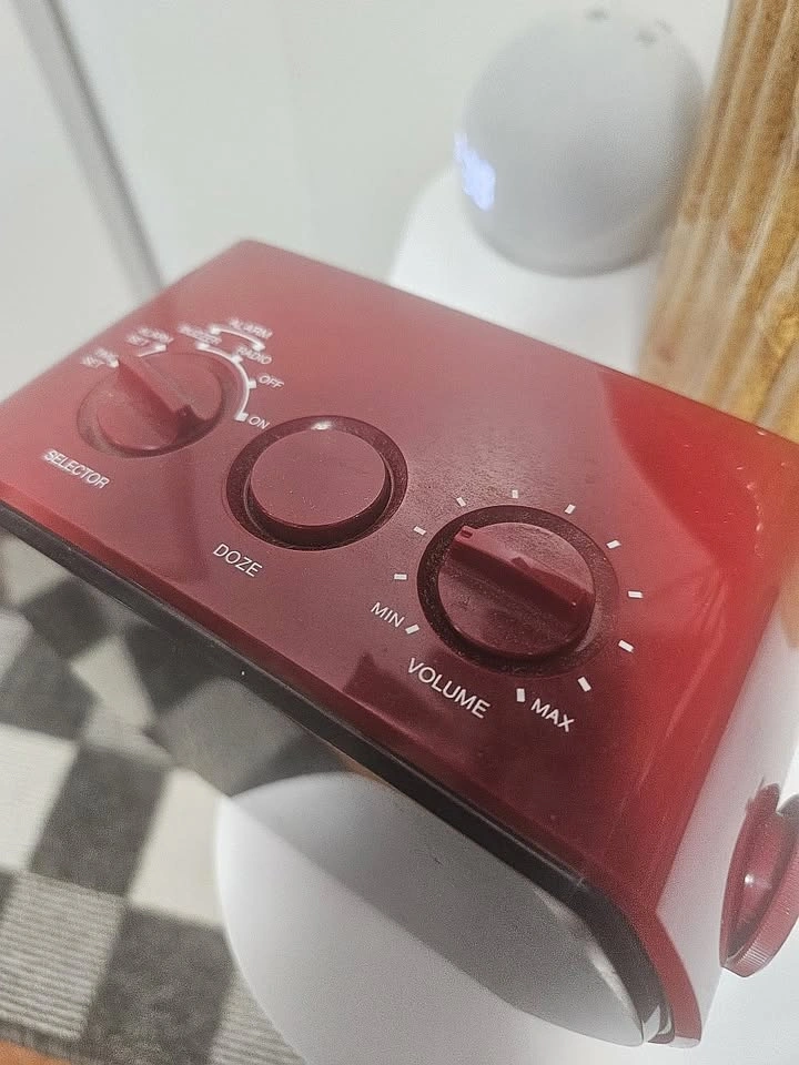 Vintage Red MCM Panasonic Clock Radio - Made in Japan - photo 2