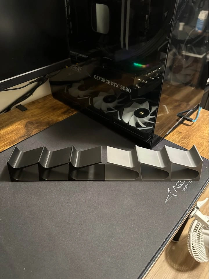 3D Printed Minimalist Gaming Controller Stands (2 Pairs) - photo 3