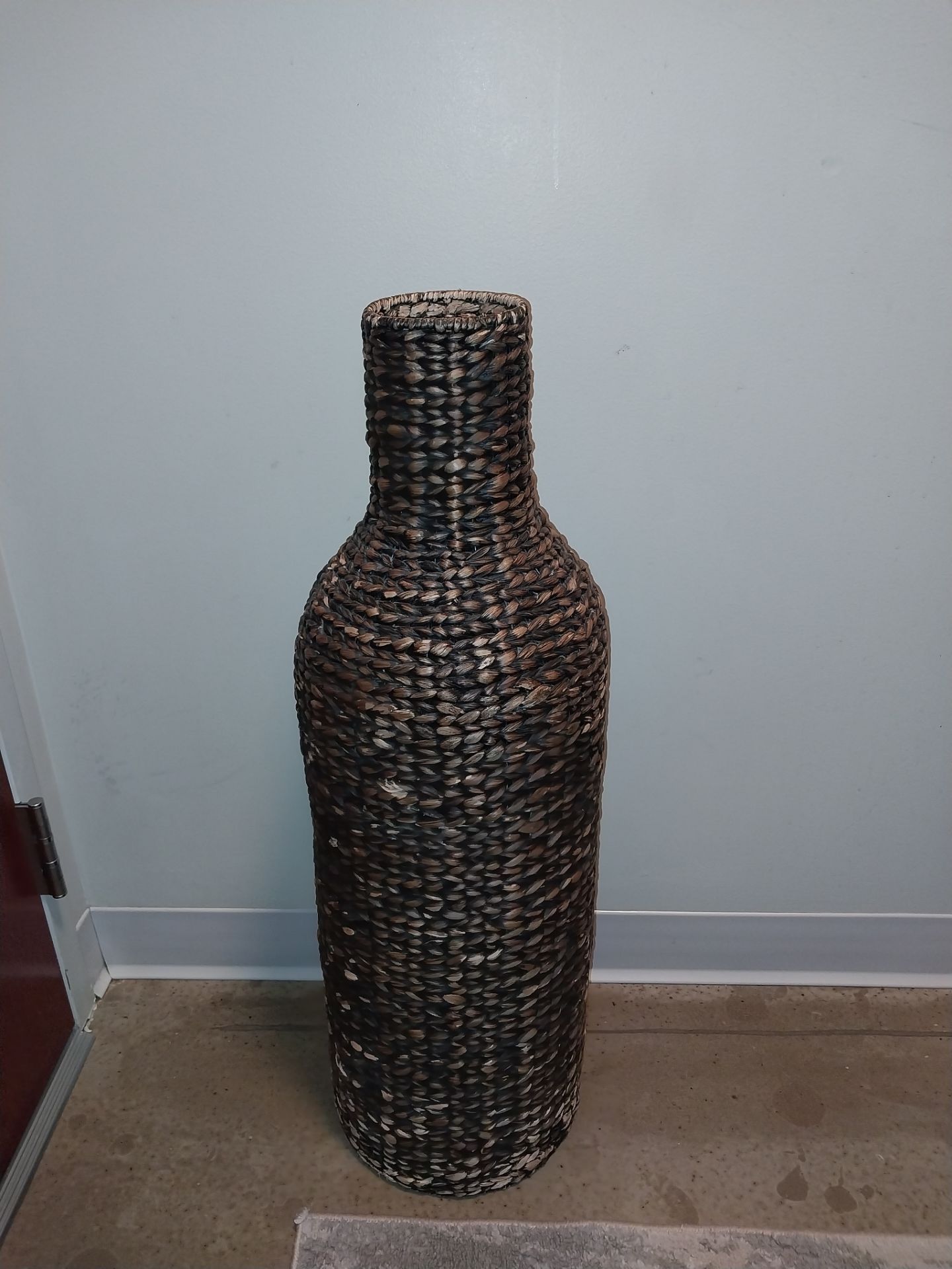 Large Decorative Woven Floor Vase – Excellent Condition
