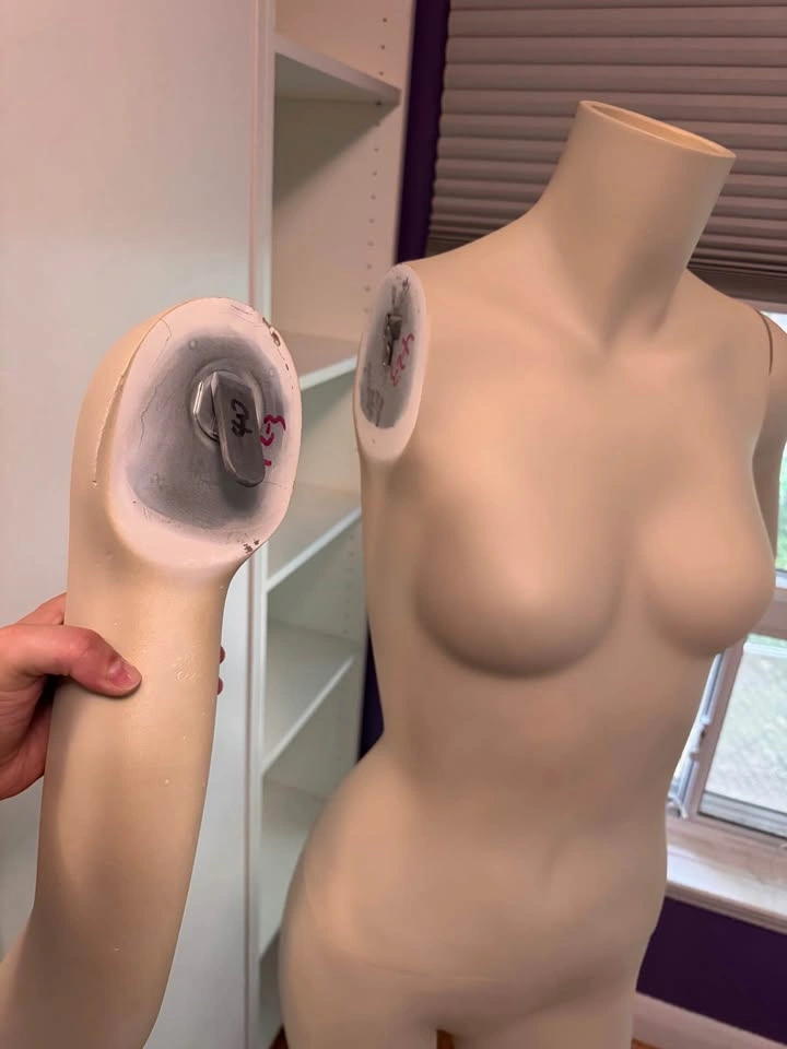 Female Display Mannequin with Metal Base – Poseable - photo 3