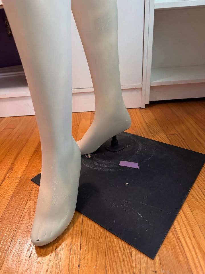 Female Display Mannequin with Metal Base – Poseable - photo 5