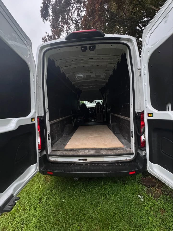 2025 Ford E350 Super Duty Cargo - photo 2