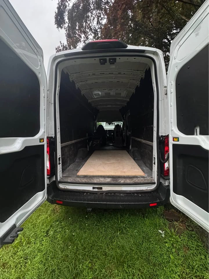 2025 Ford E350 Super Duty Cargo - photo 3