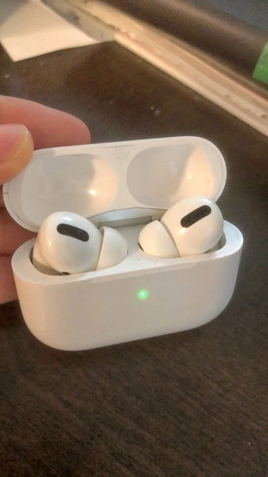 Apple AirPods Pro 1st with Wireless Charging Case