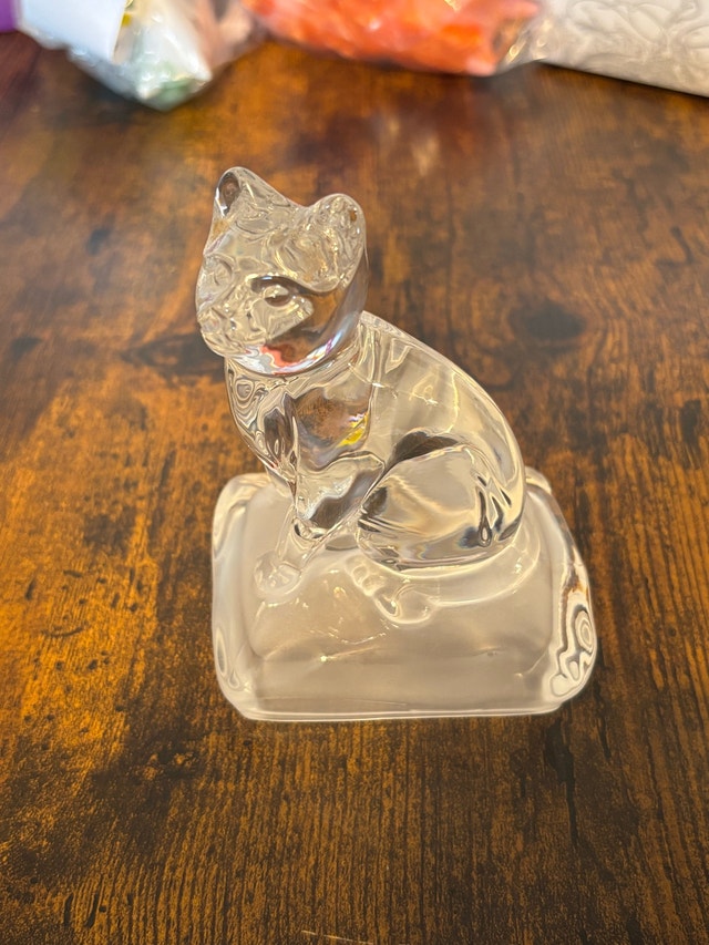 Cristal d'Arques Crystal Cat on a Frosted Pillow