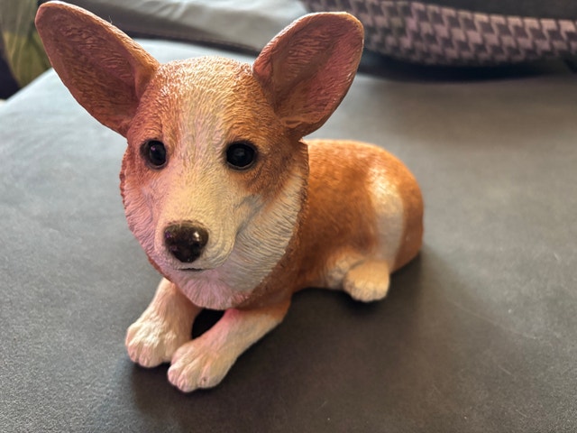 United Design Corgi Figurine CC-094