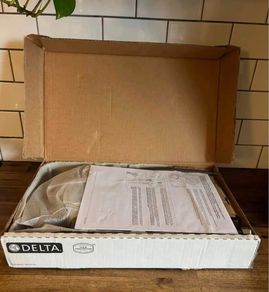 New Delta Dryden Brushed Gold Bathroom Faucet 8-inch 3-hole - photo 5