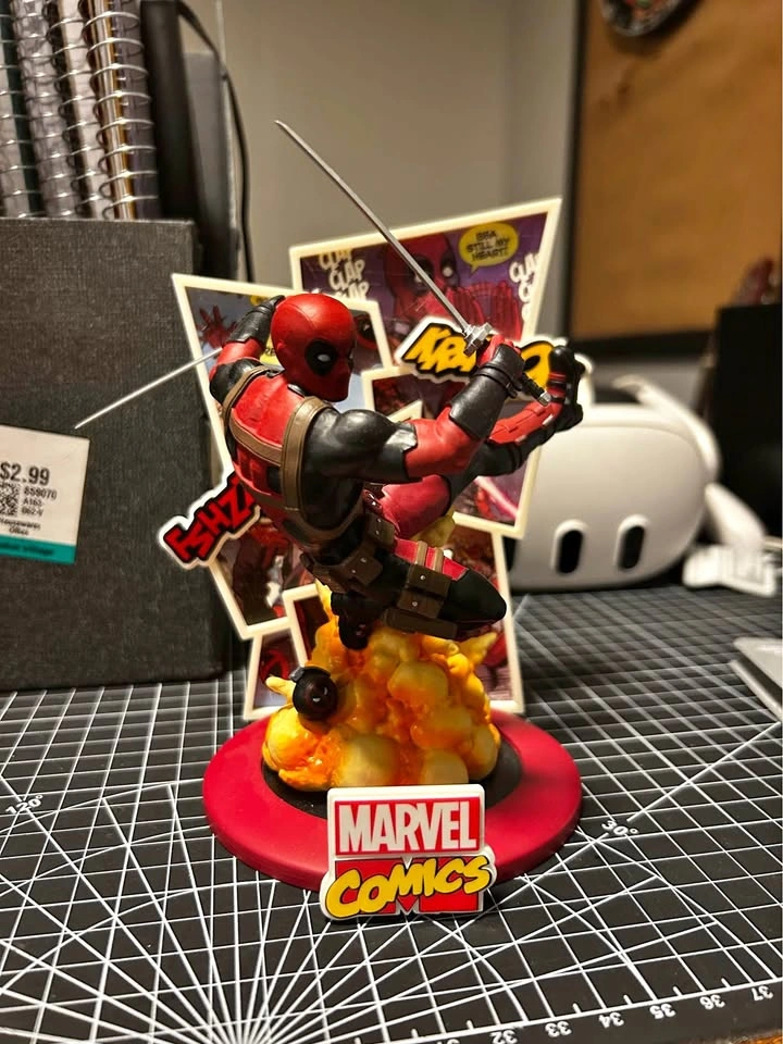 Deadpool statue