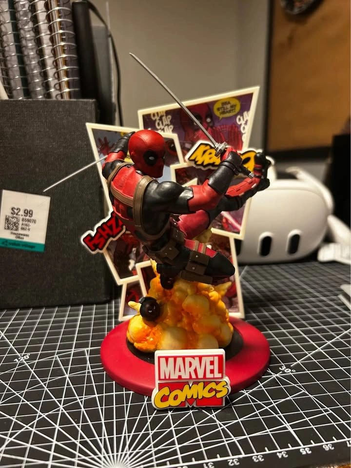 Deadpool statue - photo 2