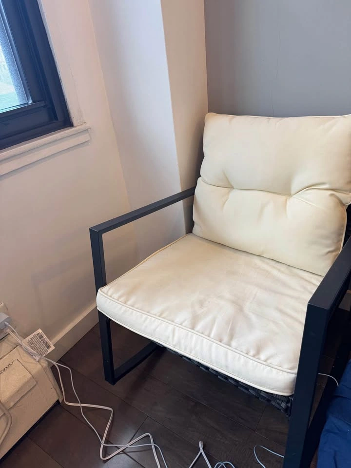 2x patio chairs