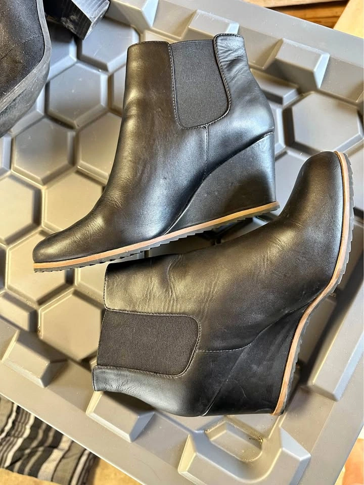 Ladies Brand new SUSINA genuine leather wedge Chelsea boots size