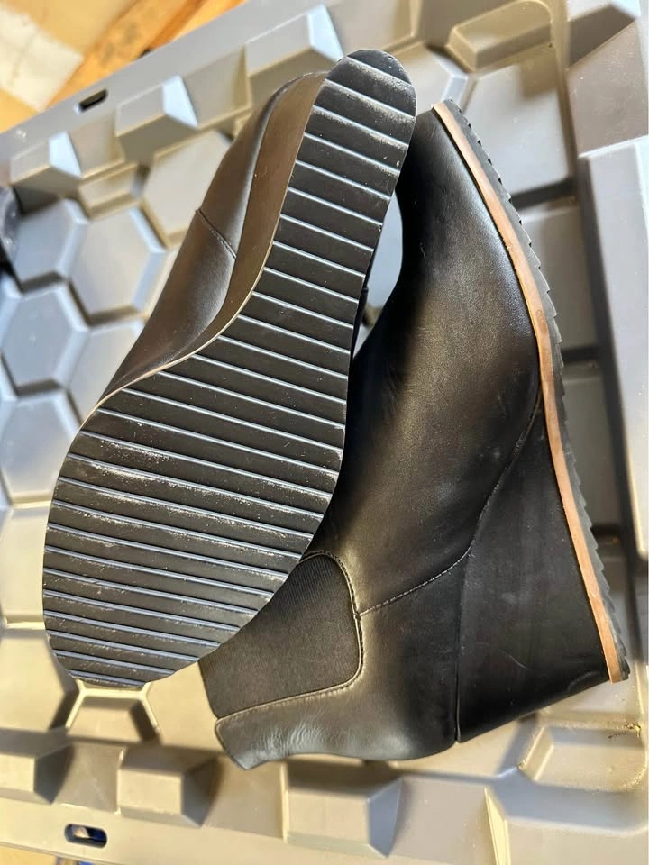 Ladies Brand new SUSINA genuine leather wedge Chelsea boots size - photo 2