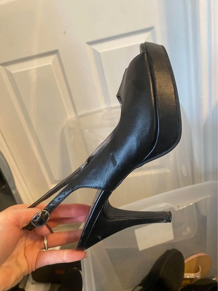 Women’s Peep toe platform strap heel size 10 - photo 2