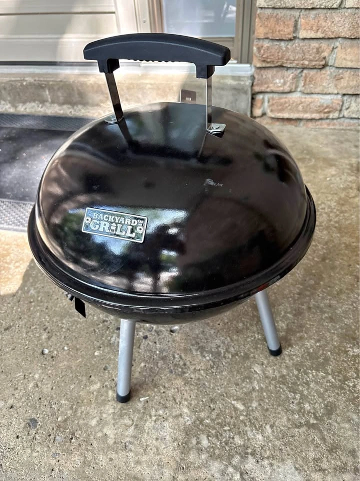 Old School 14-Inch Portable Charcoal Kettle Grill