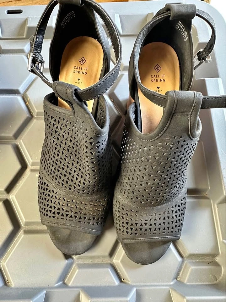 Ladies Call It Spring peep toe wedge size 10