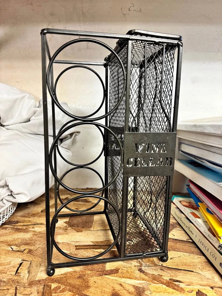 Cute dark brown Metal Wine Rack