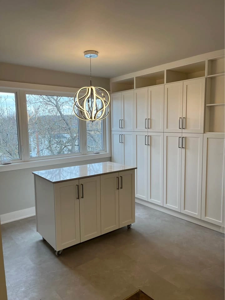 3 Beds 1 Bath - Apartment - photo 2